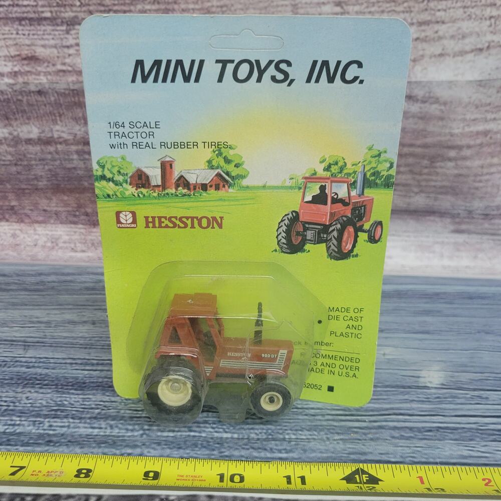 Vtg mini toys Hesston 1/64 scale 980 DT 4wd diecast/plastic tractor brown/white